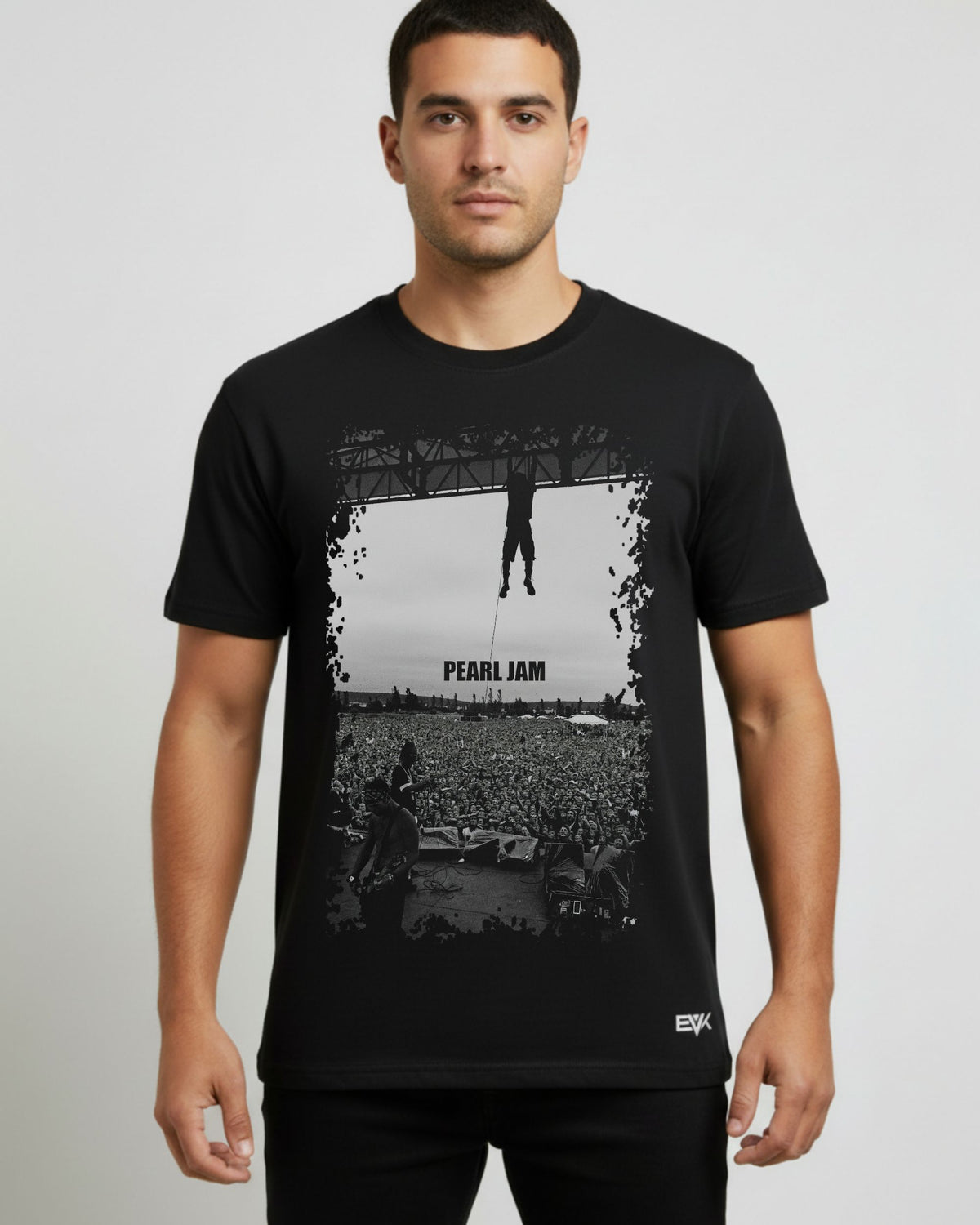 Camiseta Pearl Jam – Eddie Pendurado